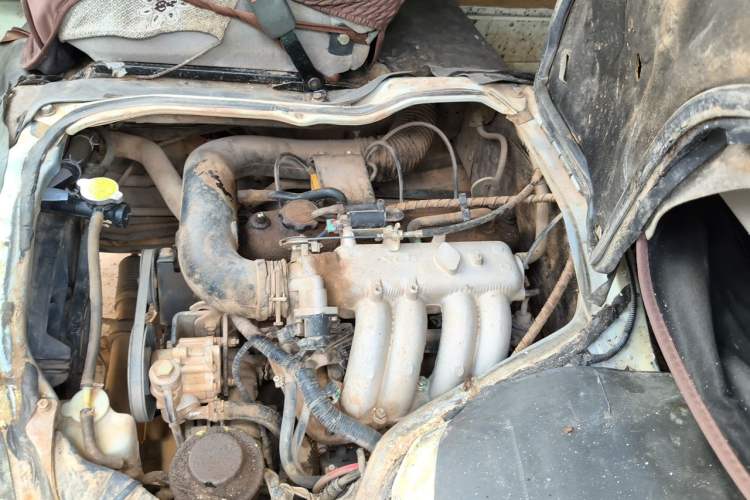 Used Golden Dragon Hiace 2010 2.0L Long-Wheelbase Gasoline Premium Version V20 Engine Bay Left