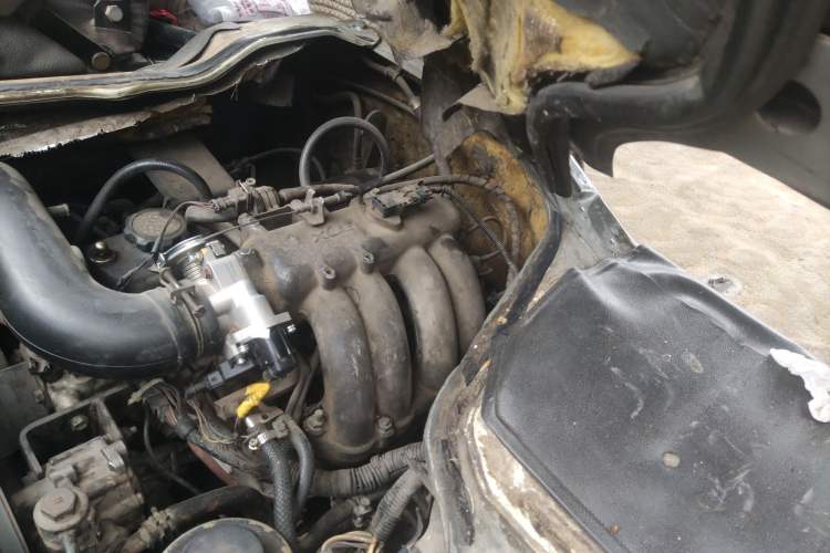 Used Golden Dragon Hiace 2010 2.2L Standard-Wheelbase Advanced Version 491Q-M Engine Bay Left