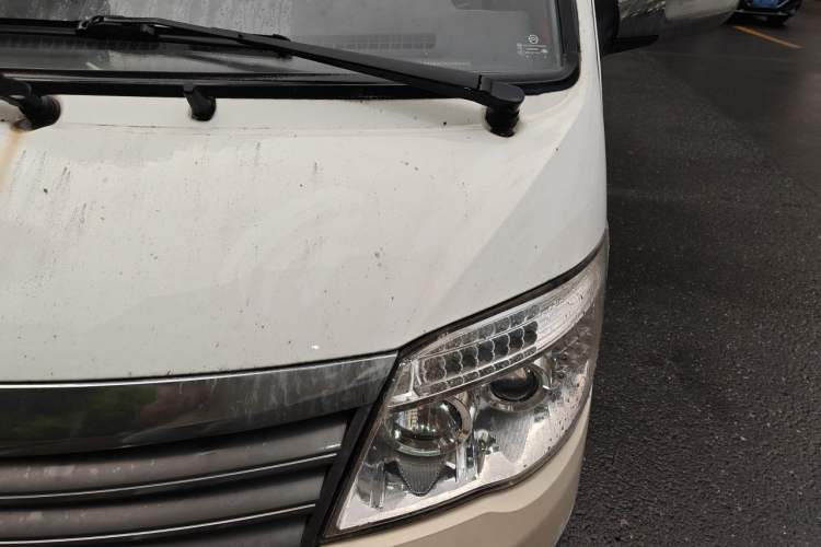 Used Golden Dragon Hiace 2010 2.0L Long-Wheelbase Gasoline Premium Version V20 Engine Bay Left