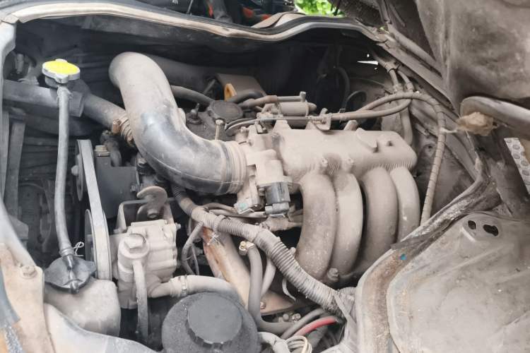 Used Golden Dragon Hiace 2010 2.0L Long-Wheelbase Gasoline Premium Version V20 Engine Bay Left