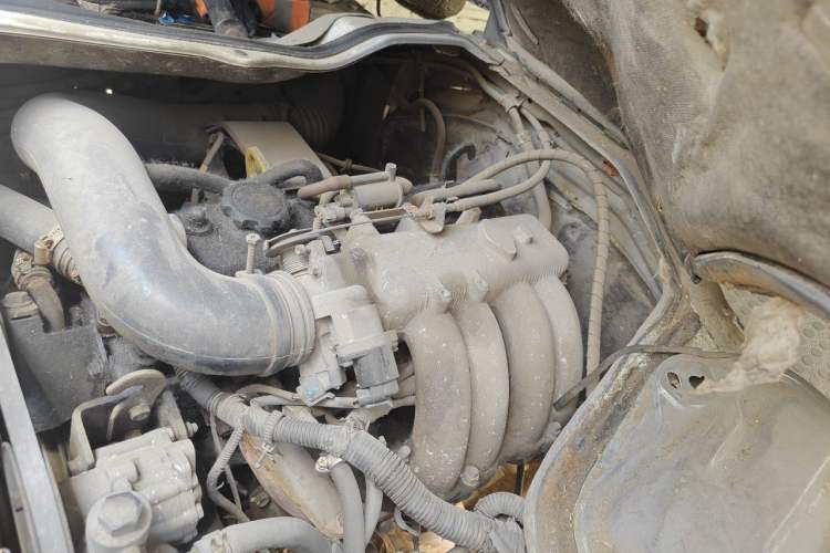 Used Golden Dragon Hiace 2010 2.0L Long-Wheelbase Gasoline Premium Version V20 Engine Bay Left