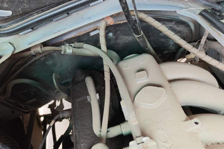 Used Golden Dragon Hiace 2010 2.0L Long-Wheelbase Gasoline Premium Version V20 Engine Bay Left
