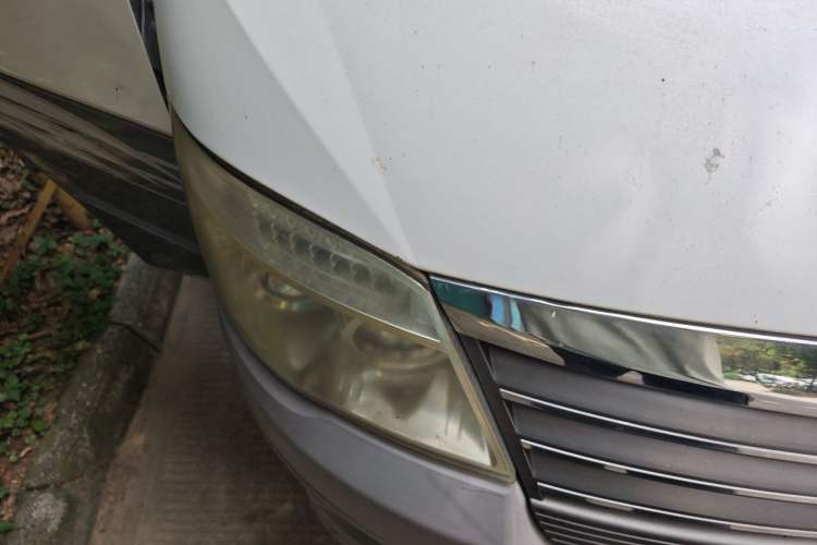 Used Golden Dragon Hiace 2010 2.0L Standard-Wheelbase Premium Version V19 Engine Bay Right