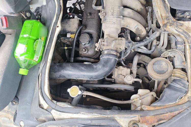 Used Golden Dragon Hiace 2010 2.0L Standard-Wheelbase Premium Version V19 Engine Bay Right