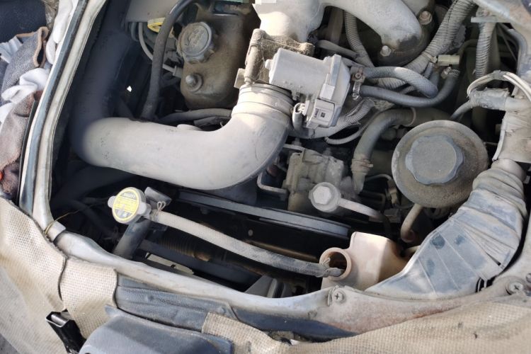 Used Golden Dragon Hiace 2010 2.0L Standard-Wheelbase Premium Version V19 Engine Bay Right