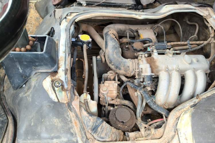 Used Golden Dragon Hiace 2010 2.0L Long-Wheelbase Gasoline Premium Version V20 Engine Bay Right