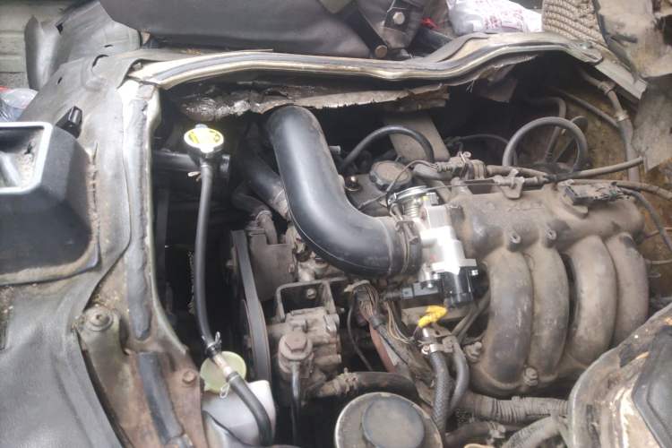 Used Golden Dragon Hiace 2010 2.2L Standard-Wheelbase Advanced Version 491Q-M Engine Bay Right