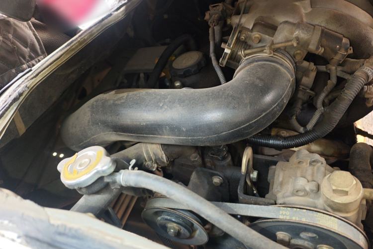 Used Golden Dragon Hiace 2010 2.2L Standard-Wheelbase Advanced Version 491Q-M Engine Bay Right