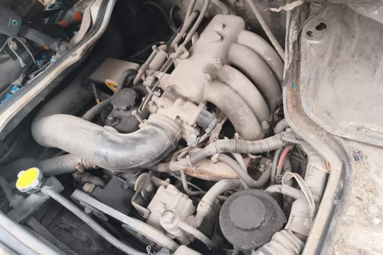 Used Golden Dragon Hiace 2010 2.0L Long-Wheelbase Gasoline Premium Version V20 Engine Bay Right