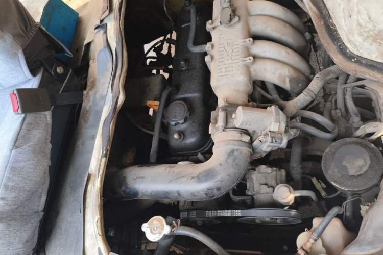Used Golden Dragon Hiace 2010 2.0L Standard-Wheelbase Premium Version V19 Engine Bay Right