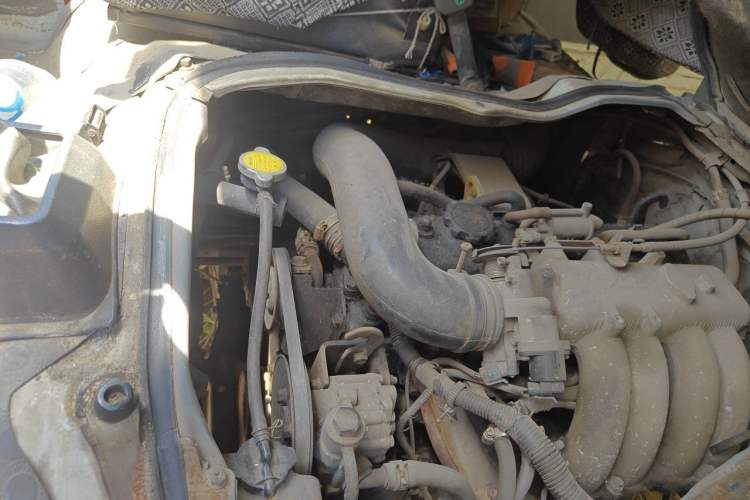Used Golden Dragon Hiace 2010 2.0L Long-Wheelbase Gasoline Premium Version V20 Engine Bay Right