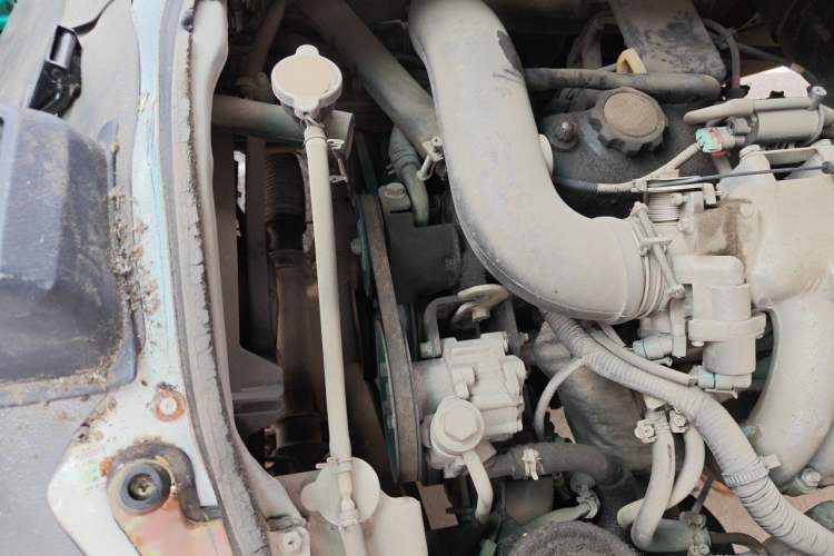 Used Golden Dragon Hiace 2010 2.0L Long-Wheelbase Gasoline Premium Version V20 Engine Bay Right