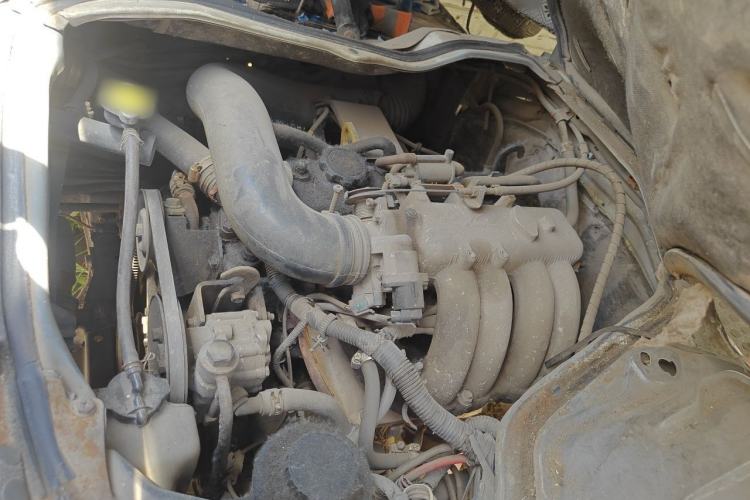 Used Golden Dragon Hiace 2010 2.0L Long-Wheelbase Gasoline Premium Version V20 Engine Bay