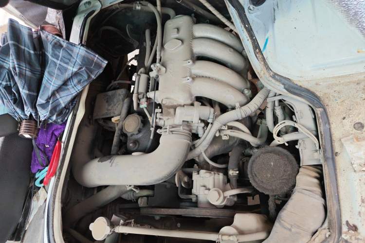 Used Golden Dragon Hiace 2010 2.0L Long-Wheelbase Gasoline Premium Version V20 Engine Bay