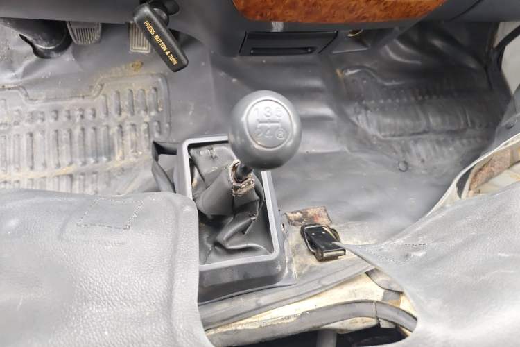 Used Golden Dragon Hiace 2010 2.0L Standard-Wheelbase Premium Version V19 Gear Lever