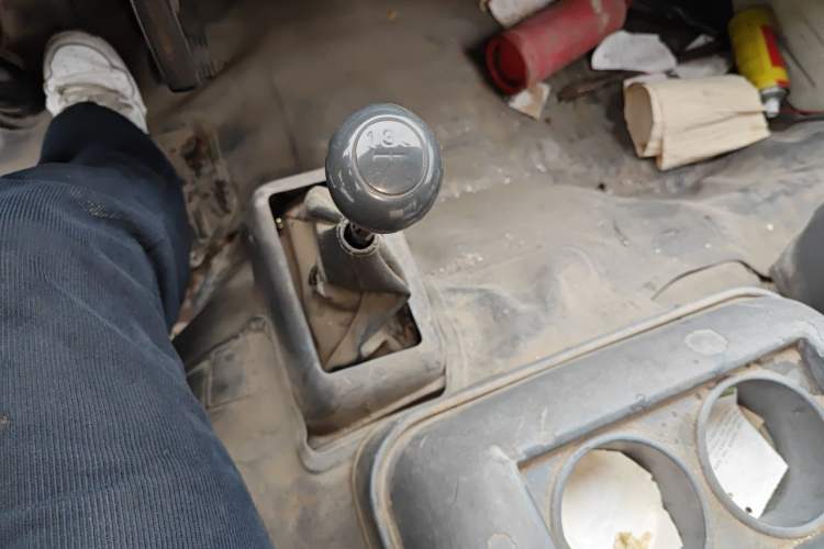Used Golden Dragon Hiace 2010 2.8T Standard-Height Advanced Version GW2.8TC-2 Gear Lever
