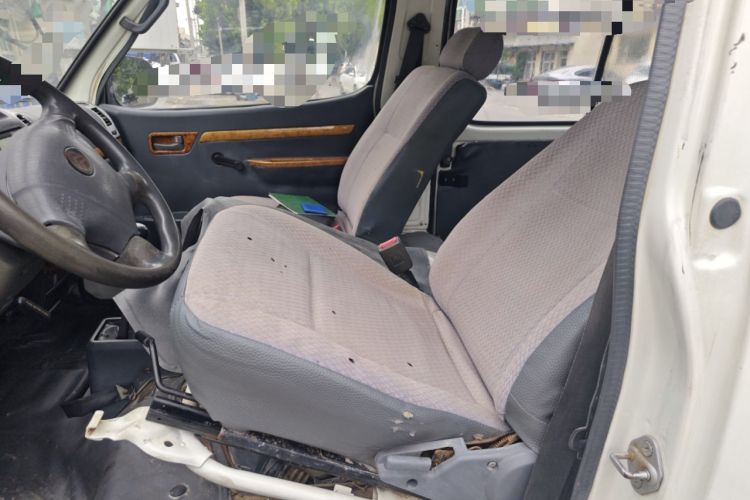 Used Golden Dragon Hiace 2010 2.0L Standard-Wheelbase Premium Version V19 Left Front Seat