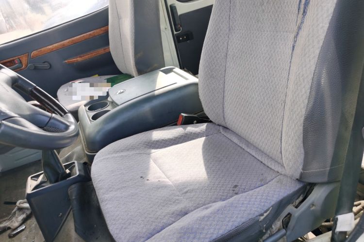 Used Golden Dragon Hiace 2010 2.0L Standard-Wheelbase Premium Version V19 Left Front Seat