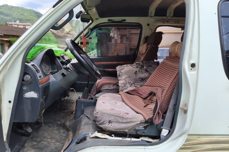Used Golden Dragon Hiace 2010 2.0L Long-Wheelbase Gasoline Premium Version V20 Left Front Seat