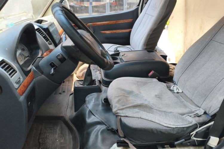 Used Golden Dragon Hiace 2010 2.0L Standard-Wheelbase Premium Version V19 Left Front Seat