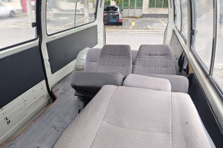 Used Golden Dragon Hiace 2010 2.0L Standard-Wheelbase Premium Version V19 Left Rear Seat
