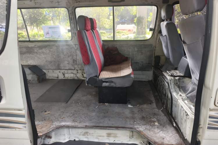 Used Golden Dragon Hiace 2010 2.2L Standard-Wheelbase Advanced Version 491Q-M Left Rear Seat