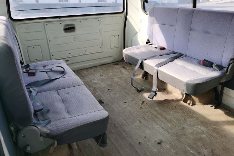 Used Golden Dragon Hiace 2010 2.0L Standard-Wheelbase Premium Version V19 Left Rear Seat
