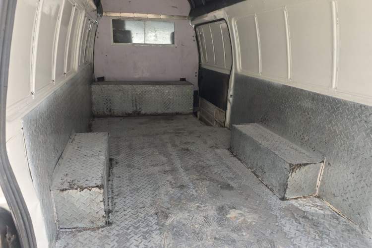 Used Golden Dragon Hiace 2010 2.0L Long-Wheelbase Gasoline Premium Version V20 Left Rear Seat