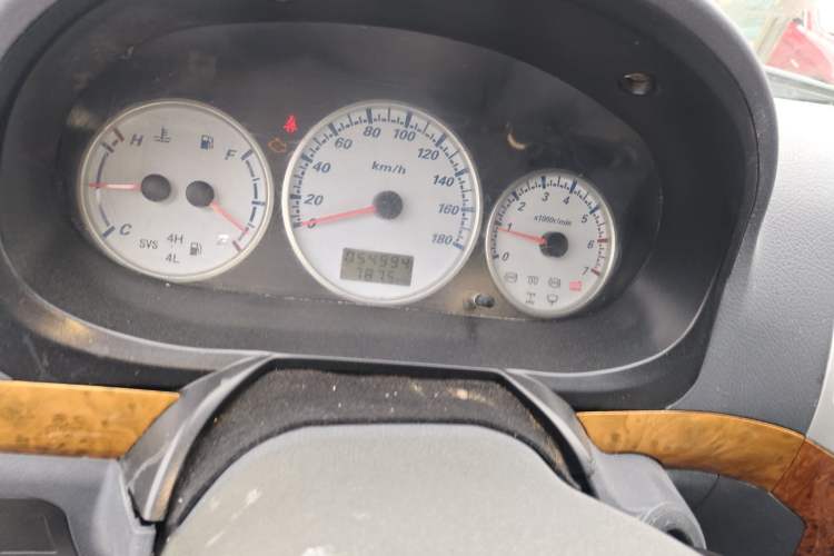 Used Golden Dragon Hiace 2010 2.0L Standard-Wheelbase Premium Version V19 Odometer Close Up