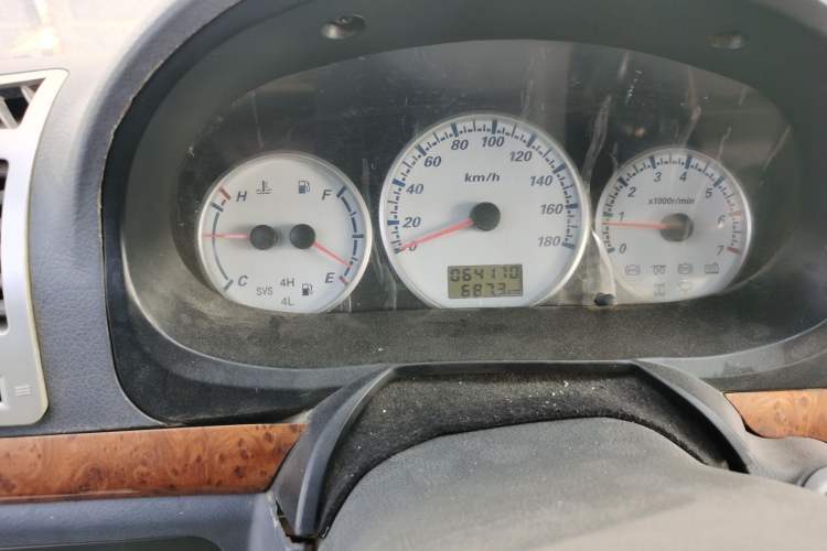 Used Golden Dragon Hiace 2010 2.0L Standard-Wheelbase Premium Version V19 Odometer Close Up