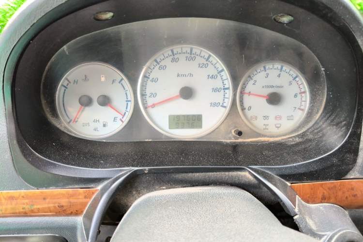 Used Golden Dragon Hiace 2010 2.0L Long-Wheelbase Gasoline Premium Version V20 Odometer Close Up