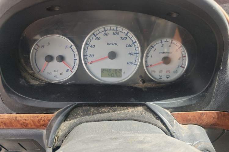 Used Golden Dragon Hiace 2010 2.0L Long-Wheelbase Gasoline Premium Version V20 Odometer Close Up