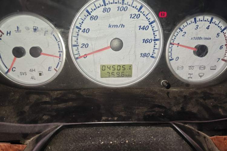 Used Golden Dragon Hiace 2010 2.0L Long-Wheelbase Gasoline Premium Version V20 Odometer Close Up