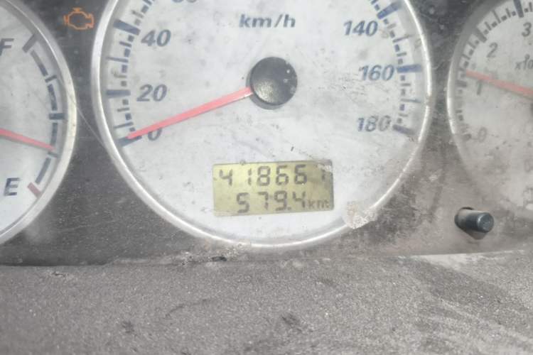 Used Golden Dragon Hiace 2010 2.0L Long-Wheelbase Gasoline Premium Version V20 Odometer Close Up