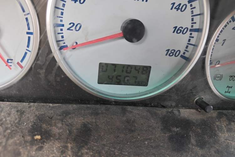 Used Golden Dragon Hiace 2010 2.0L Long-Wheelbase Gasoline Premium Version V20 Odometer Close Up