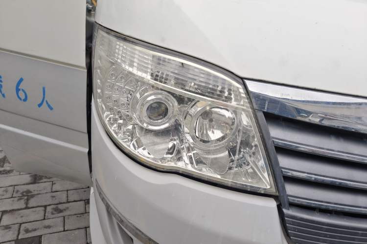 Used Golden Dragon Hiace 2010 2.0L Standard-Wheelbase Premium Version V19 Right Front Headlight