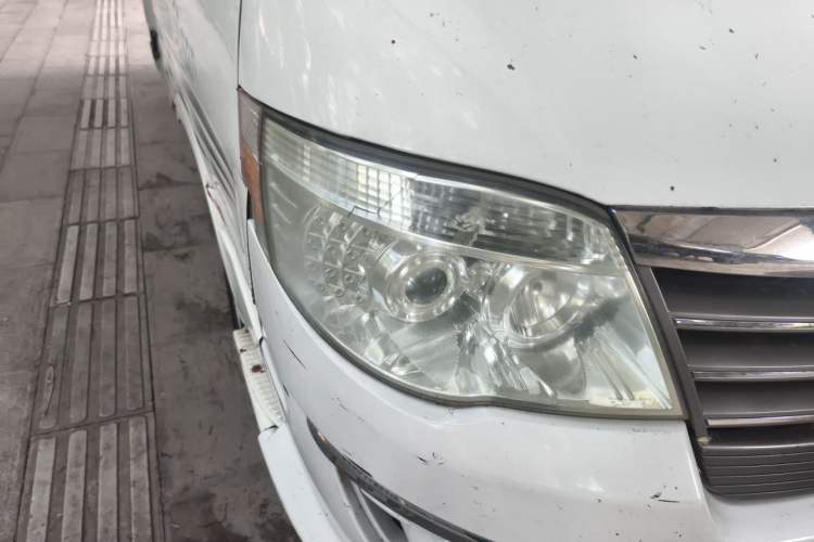 Used Golden Dragon Hiace 2010 2.2L Standard-Wheelbase Advanced Version 491Q-M Right Front Headlight