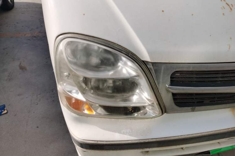 Used Golden Dragon Hiace 2010 2.0L Standard-Wheelbase Premium Version V19 Right Front Headlight