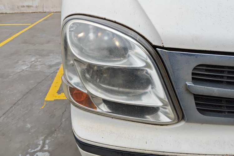 Used Golden Dragon Hiace 2010 2.8T Standard-Height Advanced Version GW2.8TC-2 Right Front Headlight