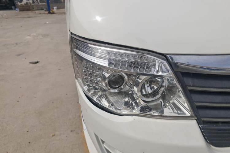 Used Golden Dragon Hiace 2010 2.0L Long-Wheelbase Gasoline Premium Version V20 Right Front Headlight