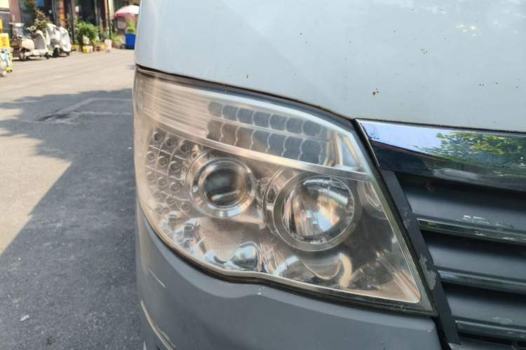 Used Golden Dragon Hiace 2010 2.0L Standard-Wheelbase Premium Version V19 Right Front Headlight
