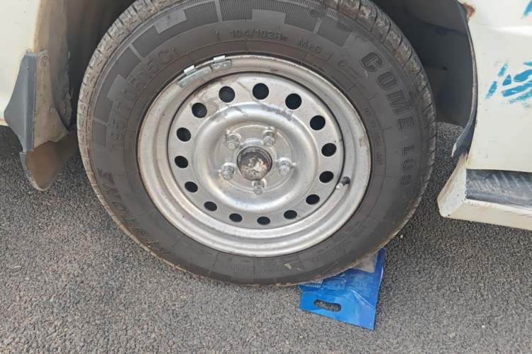 Used Golden Dragon Hiace 2010 2.2L Standard-Wheelbase Advanced Version 491Q-M Right Front Wheel Hub