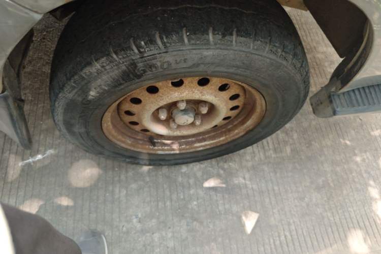 Used Golden Dragon Hiace 2010 2.0L Standard-Wheelbase Premium Version V19 Right Front Wheel Hub