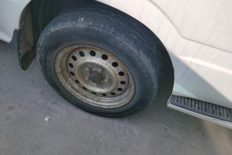 Used Golden Dragon Hiace 2010 2.0L Standard-Wheelbase Premium Version V19 Right Front Wheel Hub