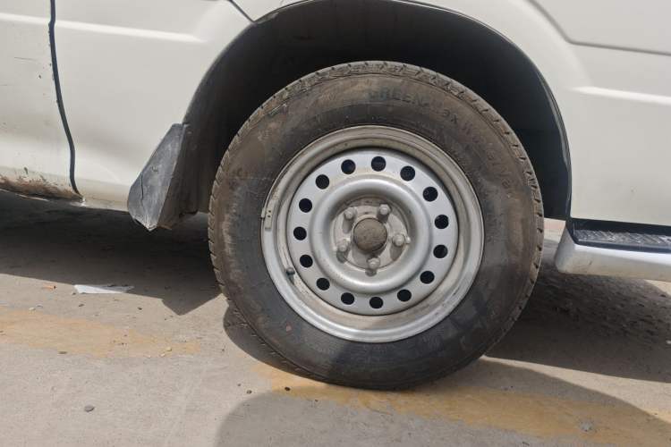 Used Golden Dragon Hiace 2010 2.0L Long-Wheelbase Gasoline Premium Version V20 Right Front Wheel Hub