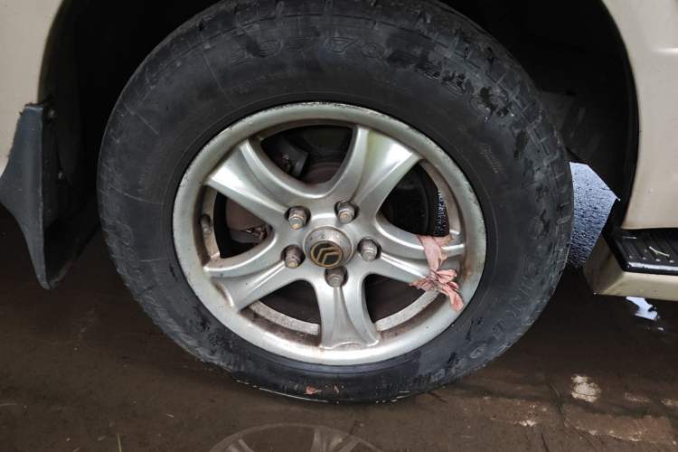 Used Golden Dragon Hiace 2010 2.0L Long-Wheelbase Gasoline Premium Version V20 Right Front Wheel Hub