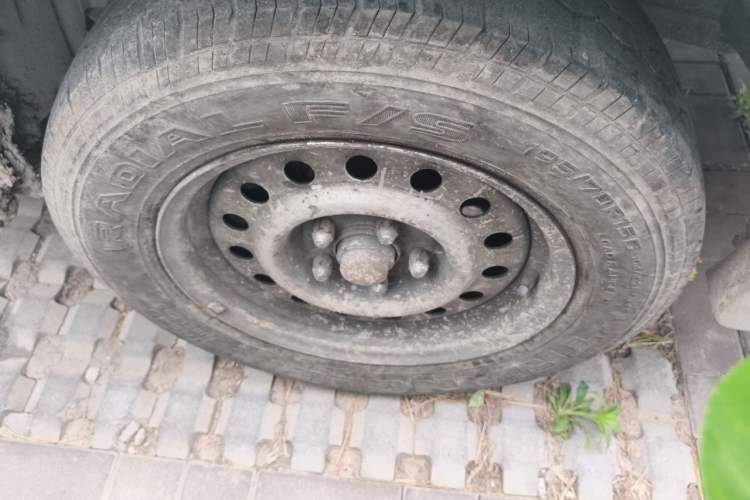 Used Golden Dragon Hiace 2010 2.0L Long-Wheelbase Gasoline Premium Version V20 Right Front Wheel Hub