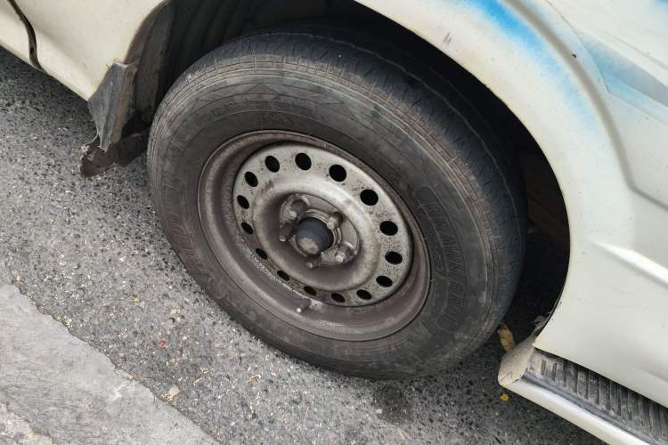 Used Golden Dragon Hiace 2010 2.2L Standard-Wheelbase Advanced Version 491Q-M Right Front Wheel Hub