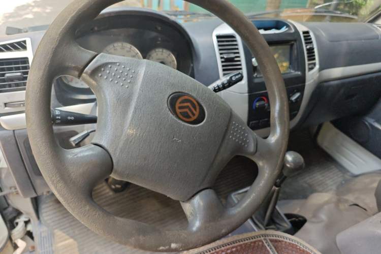 Used Golden Dragon Hiace 2010 2.0L Standard-Wheelbase Premium Version V19 Steering Wheel