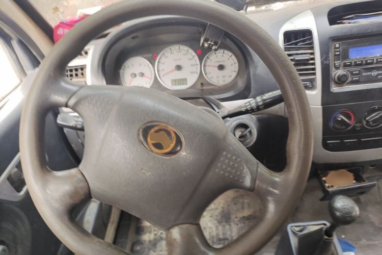 Used Golden Dragon Hiace 2010 2.0L Long-Wheelbase Gasoline Premium Version V20 Steering Wheel